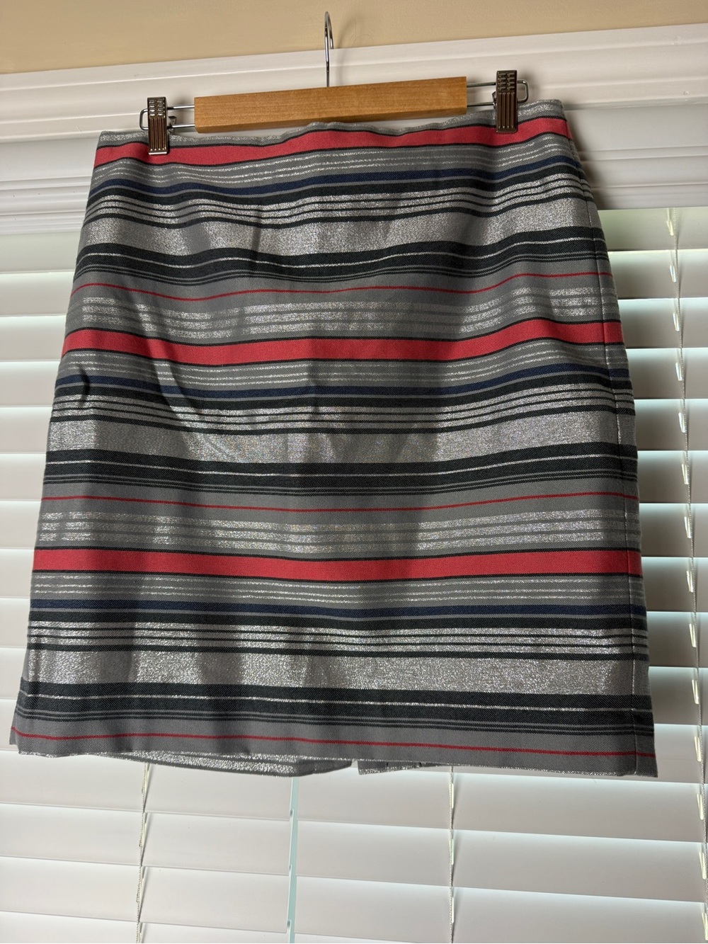 Banana Republic Striped Silver, Red and Navy Mini Skirt size 8
